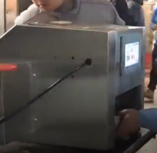 上超智能打菜機(jī)，精準(zhǔn)高效省人力